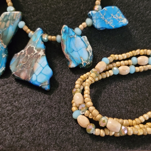 JUST BEAUTIFUL THIS BEADED NECKLACE SET - Picture 2 of 9